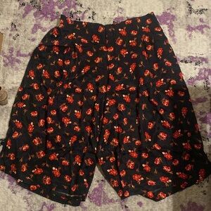 These BNWT floral print shorts are 100% viscose Breathable and feels like silk.